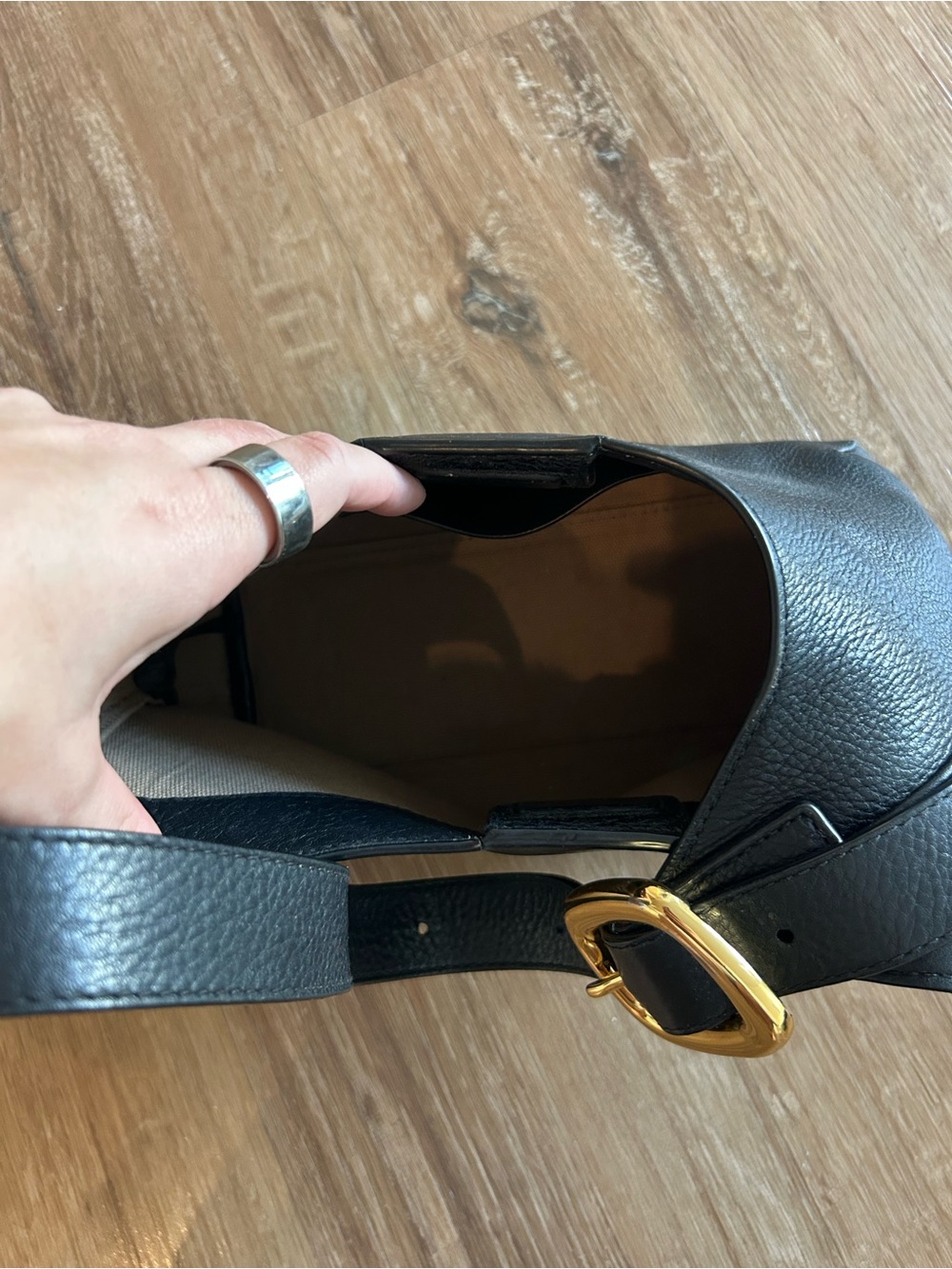 Madewell The Sculptural-Buckle Shoulder Bag in black - Picture 8 of 9